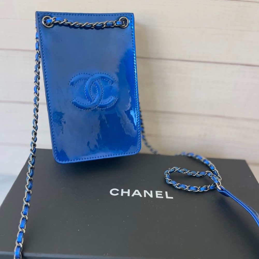 CHANEL PATENT LEATHER CC  CROSSBODY